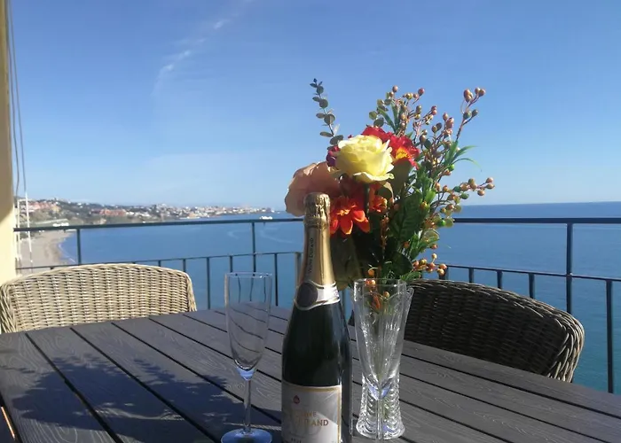 Olimpo - Fuengirola Beachfront Newly Renovated Apartment