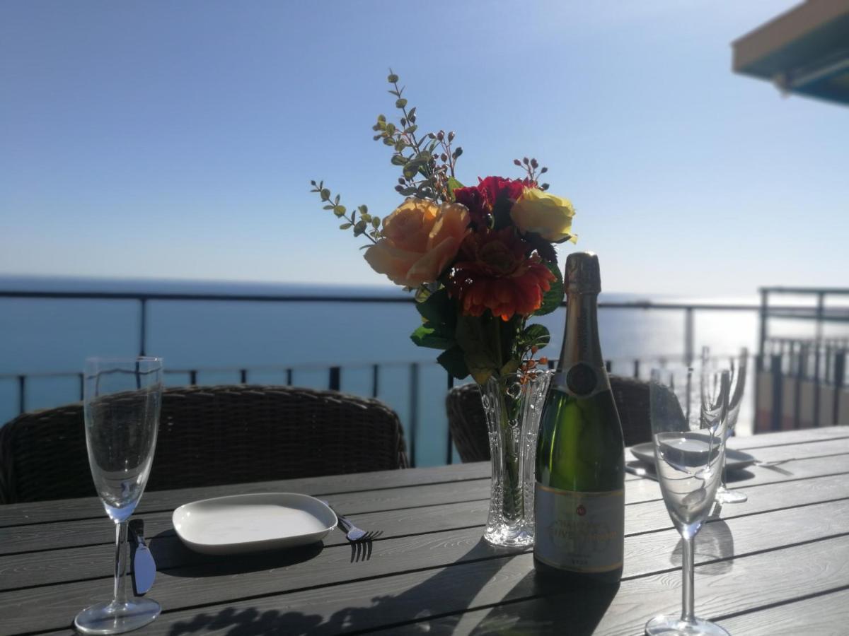 Olimpo - Beachfront Newly Renovated Apartament
